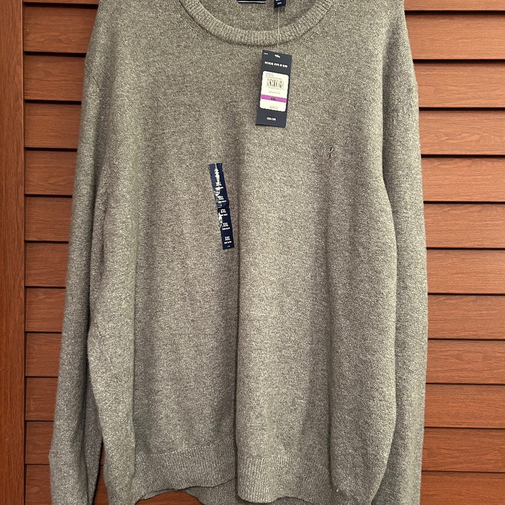 Men's IZOD 7 Gauge Soft Yarn Crew Neck Sweater in color Carbon Heather. XXL